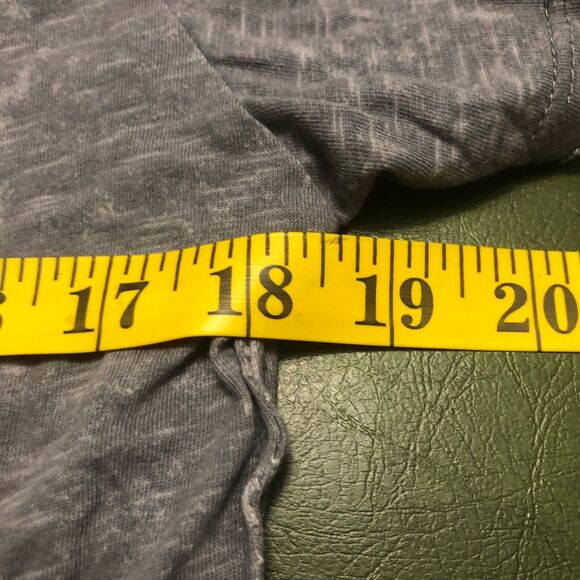 Zara Boys Flip Sequin Skull T-Shirt w/Exposed Seams Heather Grey; SZ 11/12 - Picture 6 of 7